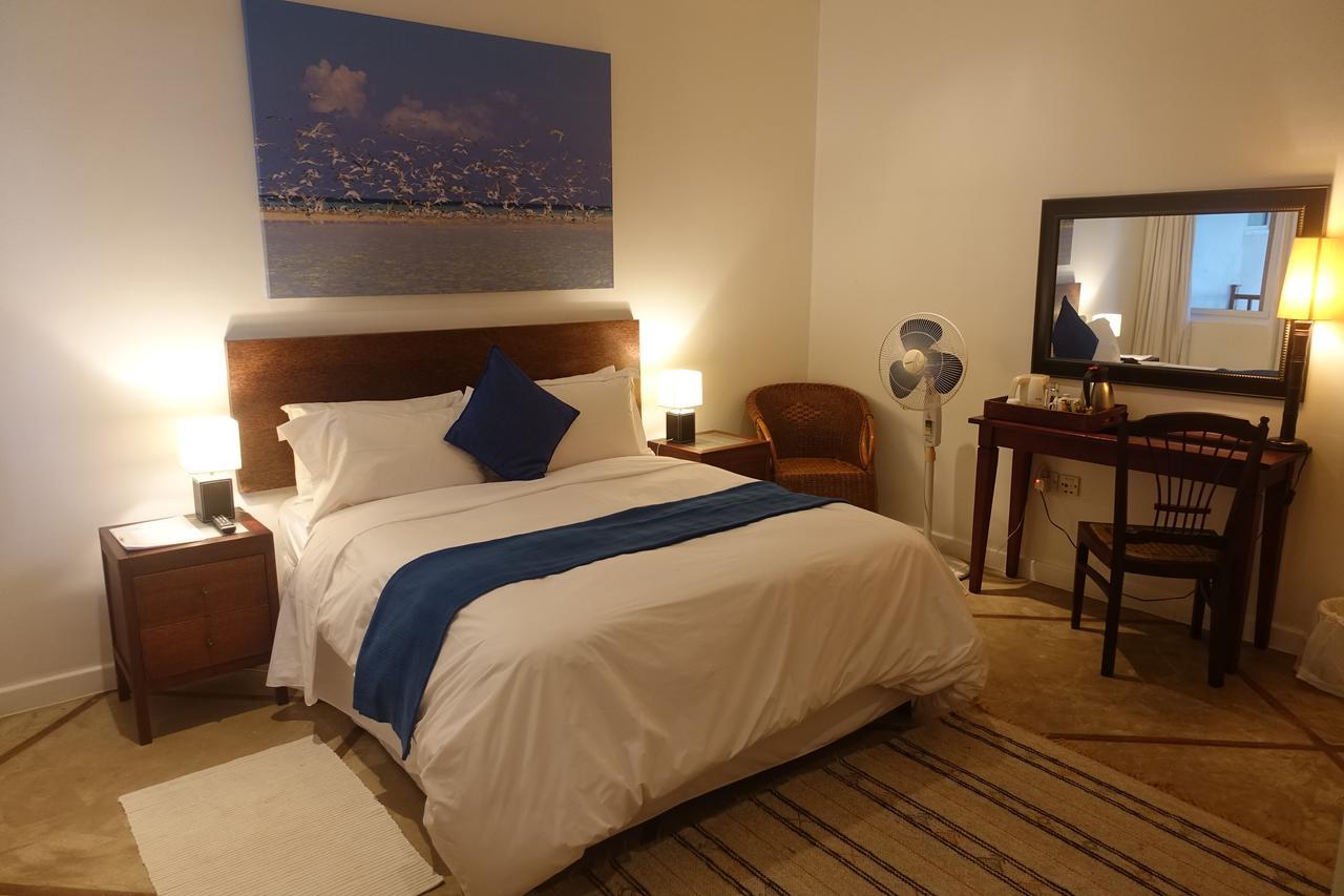 Alexanders Hotel ダル・エス・サラーム エクステリア 写真